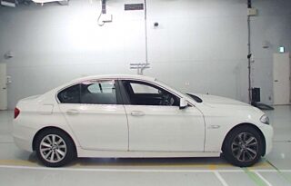 BMW 5 SERIES 523i 2013 full